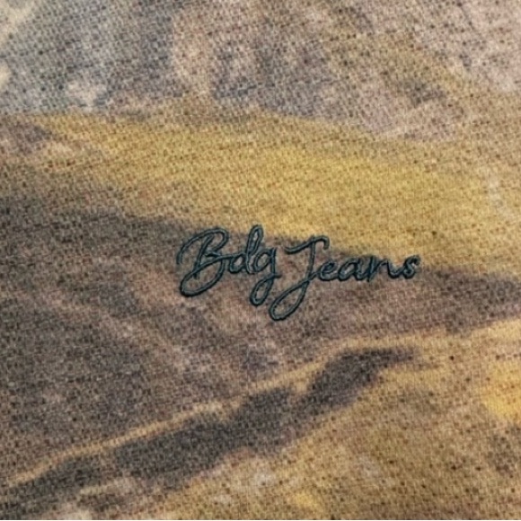 BDG Urban Outfitters EUC ,M, SLASH NECK LANDSCAPE CROP TEE - Picture 6 of 7